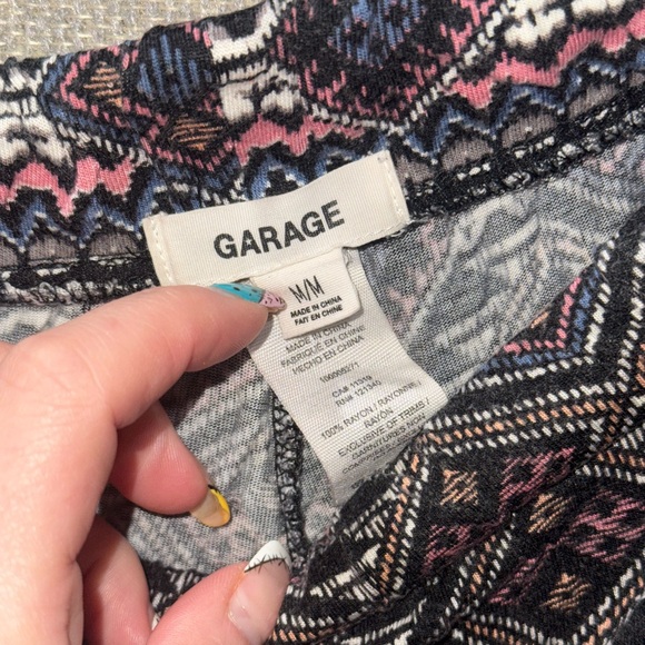 Garage size medium Black and Pink Patterned lounge Pants - Picture 3 of 4